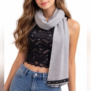 Iviva By Lululemon scarf with a striped pattern in gray and White